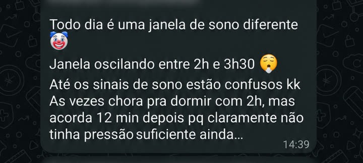 Todo dia é uma janela de sono diferente. Janela oscilando entre 2h e 3h30. Até os sinais de sono estão confusos kk As vezes chora pra dormir com 2h, mas acorda 12 min depois pq claramente não tinha pressão suficiente ainda…